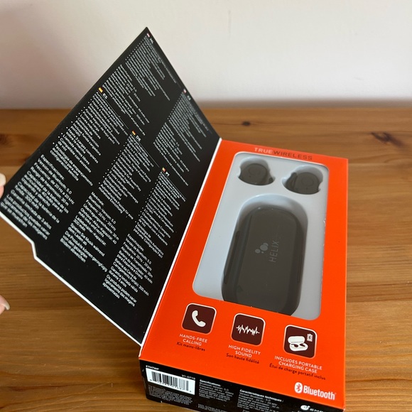 HELIX True Wireless High Fidelity Earbuds - Picture 5 of 12